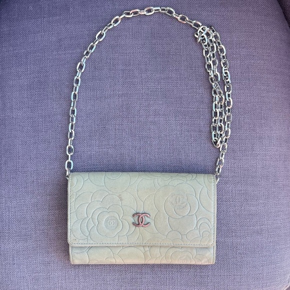 CHANEL Camellia CC Logo Leather Bifold Wallet - Picture 8 of 8